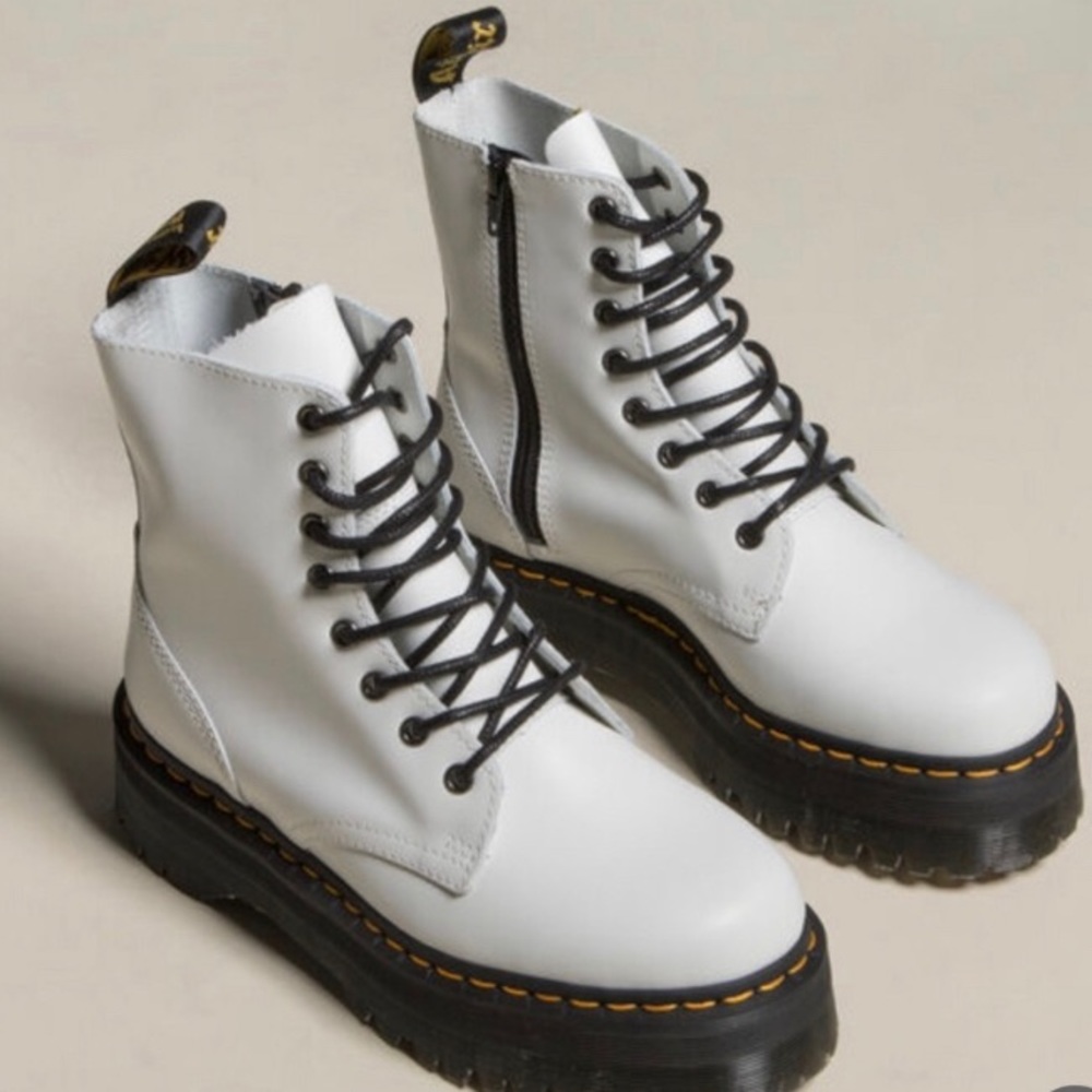 Dr. marten jadon platform white !!